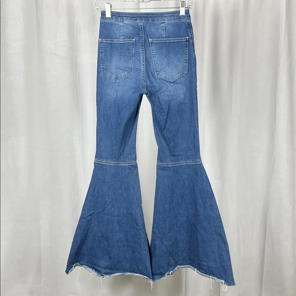 Free People We The Free Just‎ Float On Flare Jeans.